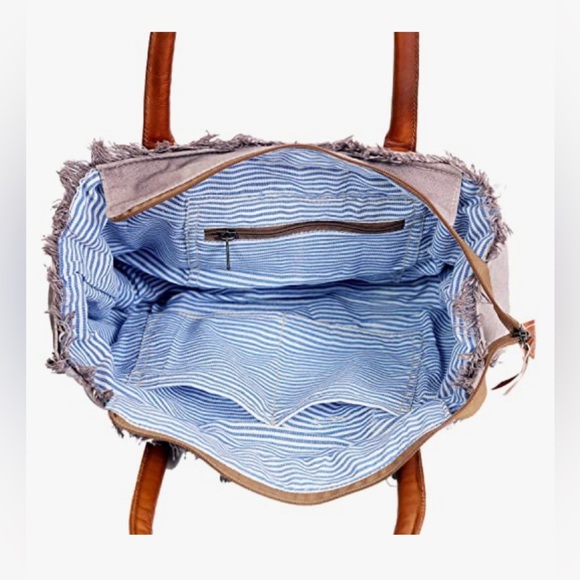 Canvas Tote Bag Star - Small discoloration spot on bottom of bag see pic - Picture 3 of 14